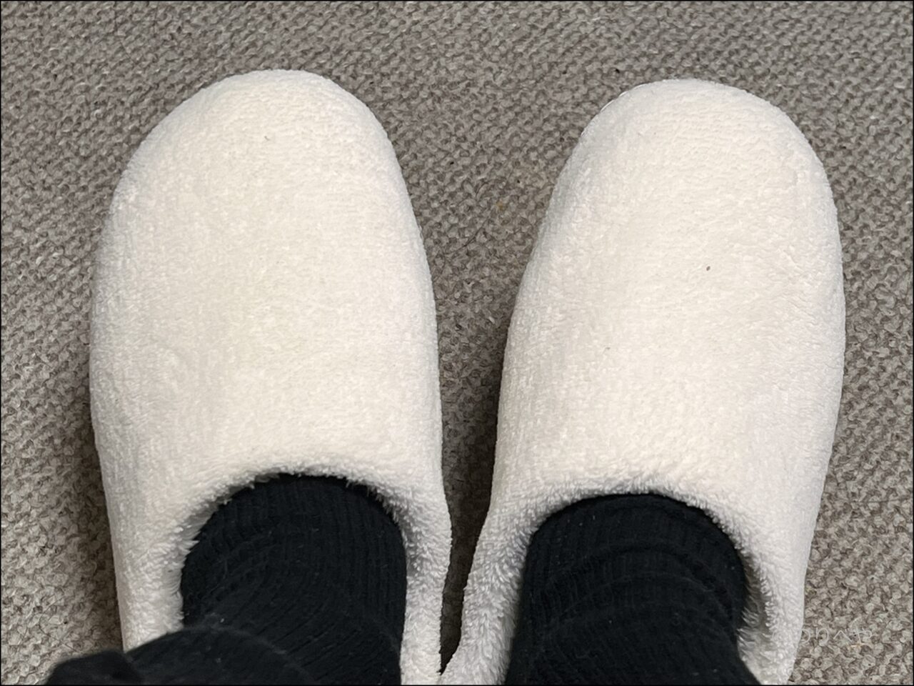 [HAPLUE] スリッパを靴下･ソックス着用で履いてみたらさらに暖かい！