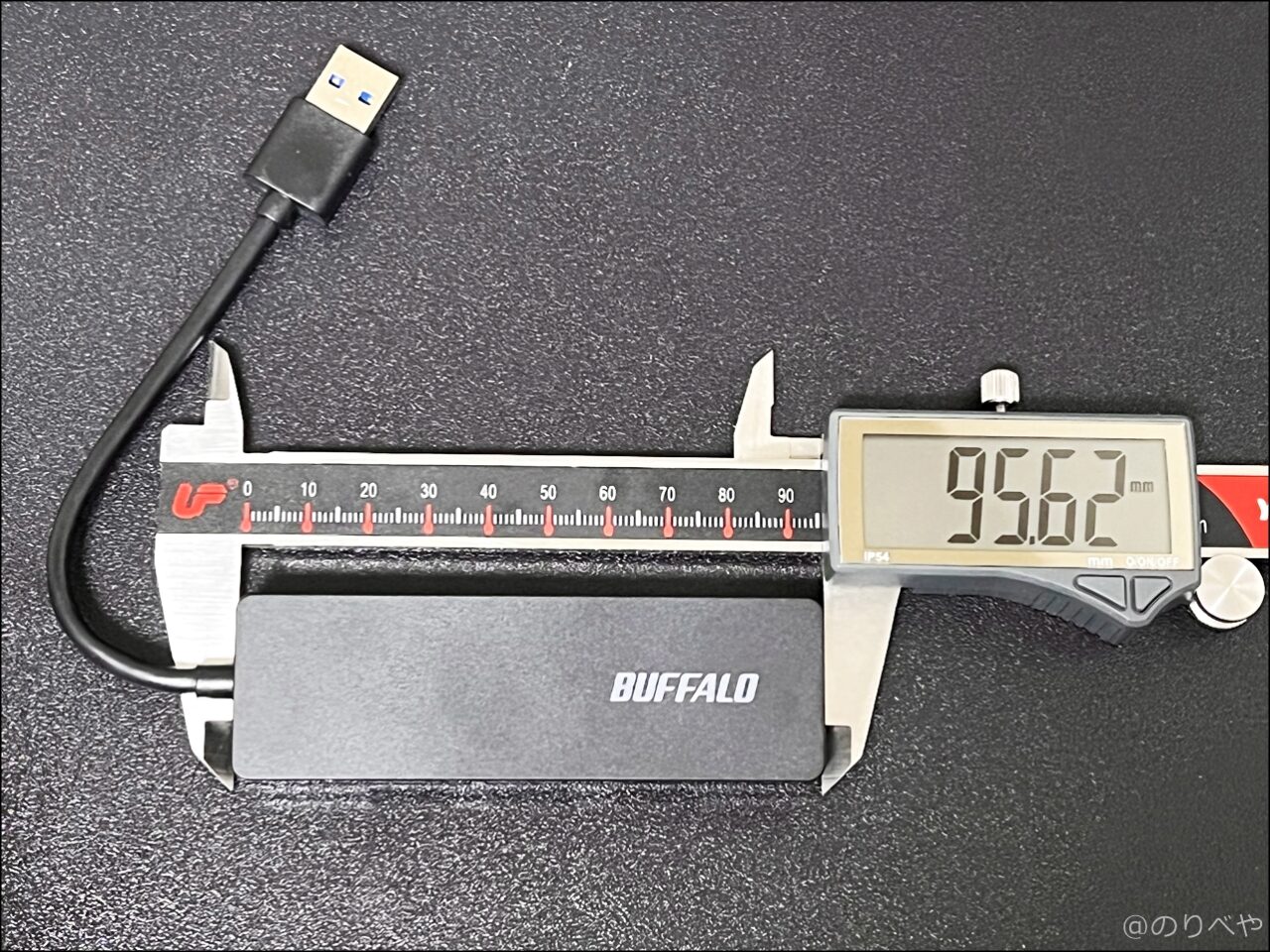 一番安いUSBハブ3.0「バッファロー USBハブ 4ポート」の大きさを実際に計測しました
