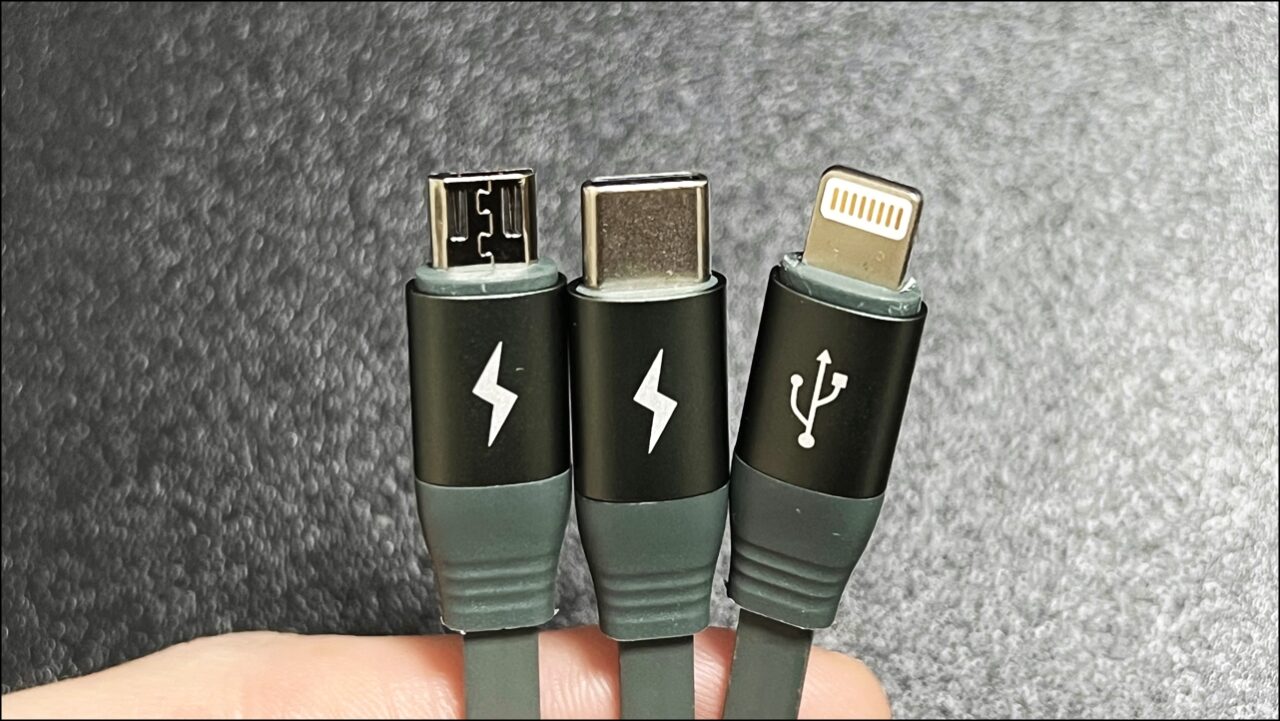 スマホ同時充電ケーブルの先端はiPhoneライトニング･USB Type-C･Micro USB端子がある3in1【Mcdodo】