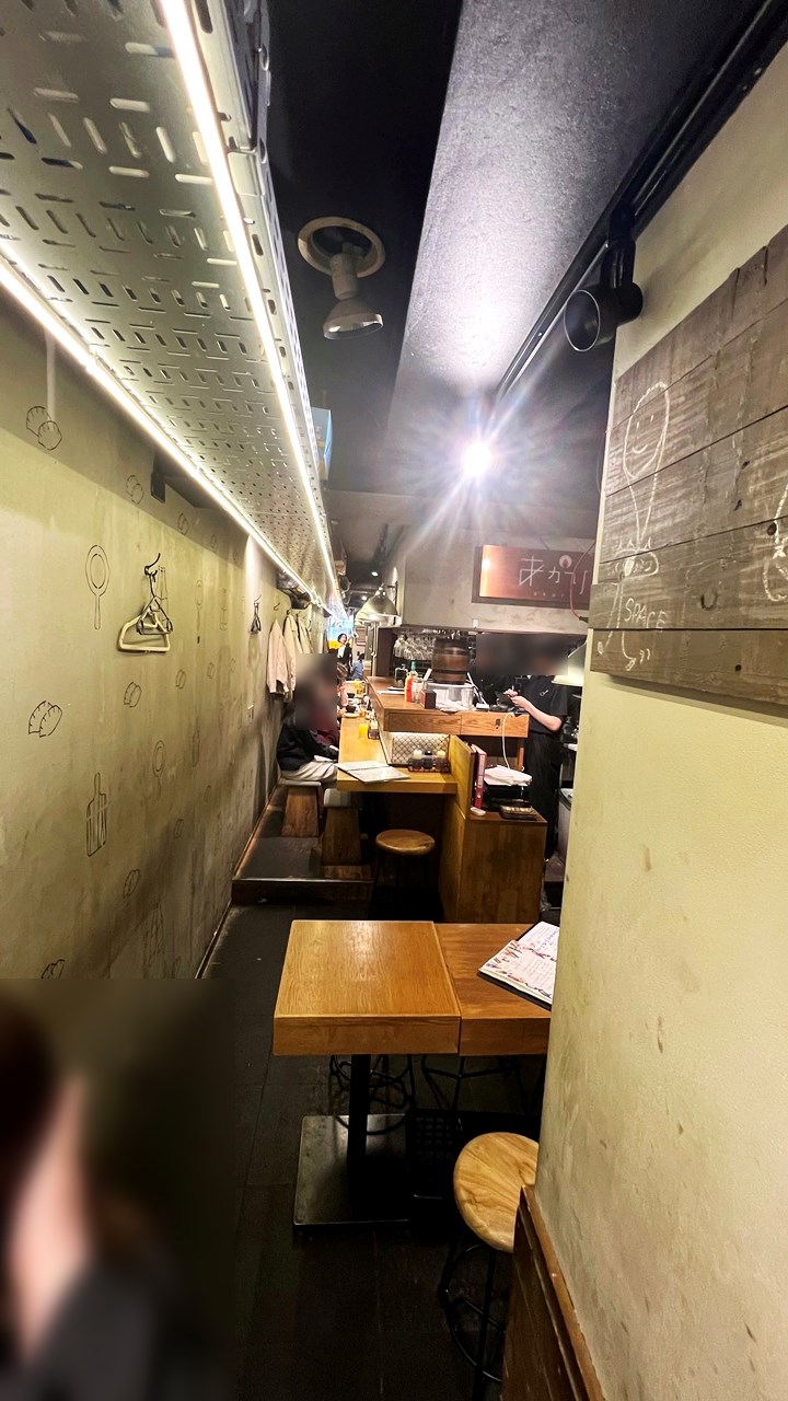 「東京餃子 あかり 飯田橋」はお店が狭い、案内されたテーブルの位置が良くない【不満度:★☆☆☆☆】